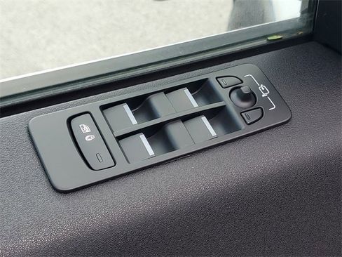 Certified 2024 Land Rover Discovery Sport Dynamic SE image 24