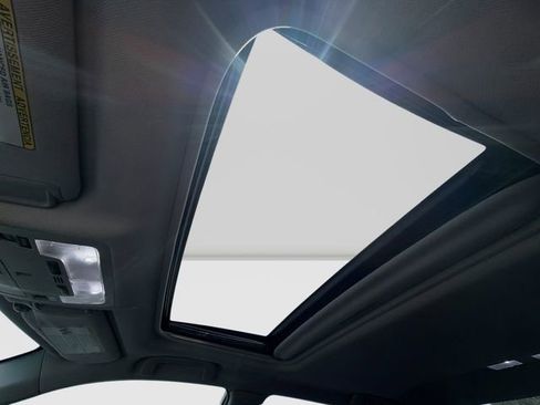 Used 2015 Toyota Camry SE w/ Moonroof Package image 22