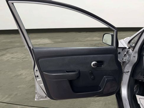 Used 2010 Nissan Versa Sedan FWD image 13