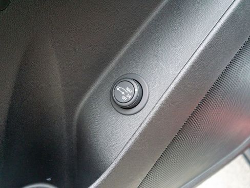 Used 2022 Chevrolet Equinox RS w/ LPO, Floor Liner Package image 19