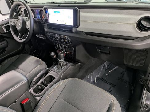 Used 2025 Jeep Gladiator Sport AWD/4WD image 30