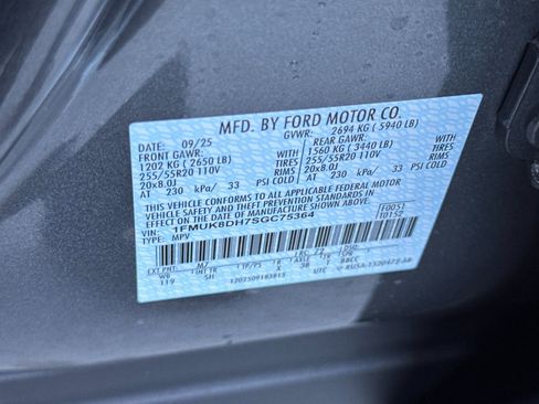 New 2025 Ford Explorer Active w/ Active Comfort Package image 34