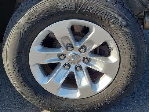 Used 2019 RAM 1500 Laramie RWD image 12