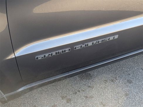 Used 2020 Jeep Grand Cherokee Laredo w/ 18" Wheel & 8.4" Radio Group image 10