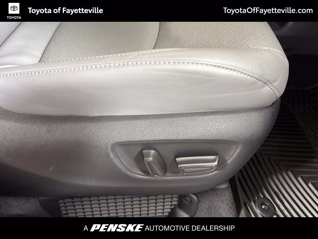 Certified 2023 Toyota Sienna Limited FWD image 10
