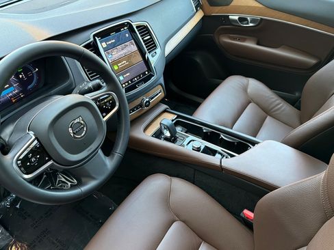 Used 2024 Volvo XC90 T8 Plus w/ Protection Package Premier AWD/4WD image 9