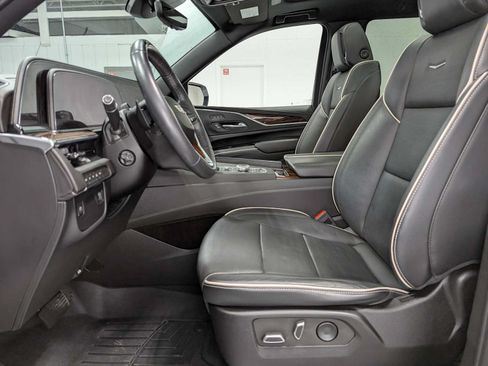 Used 2023 Cadillac Escalade Premium Luxury AWD/4WD image 4