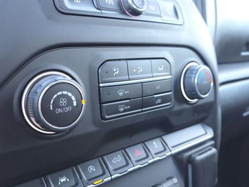 Used 2024 Chevrolet Silverado 1500 Custom image 25