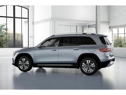 Used 2026 Mercedes-Benz GLB 250 w/ Sun & Sound Package image 31
