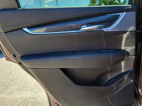 Certified 2022 Cadillac XT5 Premium Luxury w/ LPO, Floor Liner Package FWD image 9