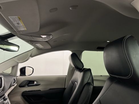 Certified 2024 Chrysler Pacifica Touring-L image 23