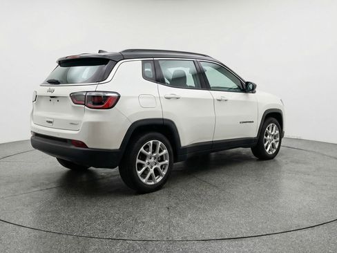 Used 2025 Jeep Compass Limited image 9
