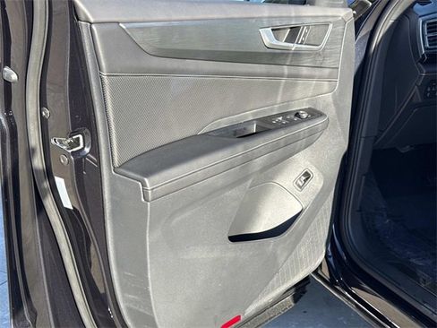 Certified 2025 Volkswagen Atlas Cross Sport SE image 11