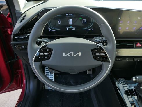 Used 2025 Kia Niro EX Touring image 15