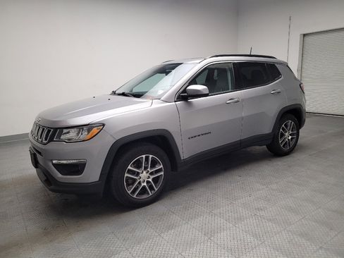 Used 2018 Jeep Compass Latitude FWD image 2