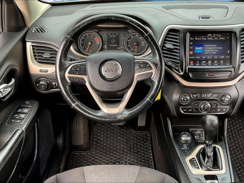 Used 2016 Jeep Cherokee Latitude w/ Cold Weather Group image 5