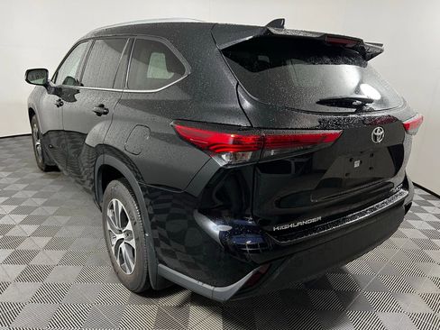 Certified 2022 Toyota Highlander XLE image 7