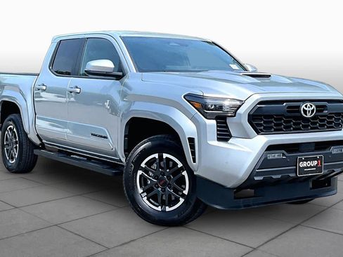 Used 2024 Toyota Tacoma TRD Sport w/ TRD Sport Upgrade Package AWD/4WD image 3