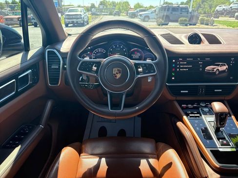 Used 2023 Porsche Cayenne AWD/4WD image 15