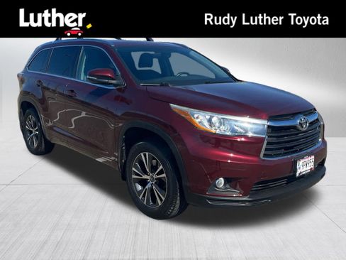 Used 2016 Toyota Highlander XLE image 1