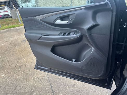 Used 2025 Buick Envista Sport Touring image 18