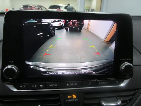 Used 2024 Nissan Altima 2.5 SR FWD image 33