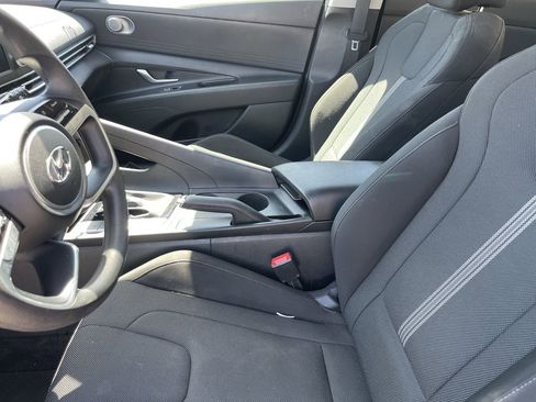 Used 2023 Hyundai Elantra SE w/ Cargo Package FWD image 11