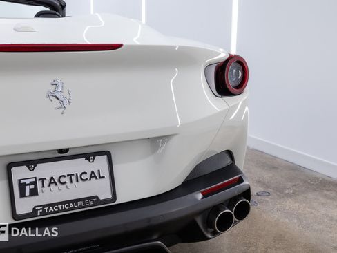 Used 2020 Ferrari Portofino RWD image 11