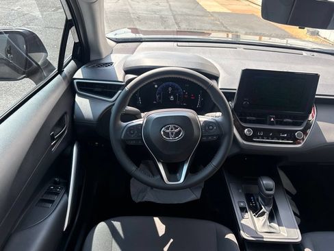 Used 2026 Toyota Corolla Cross LE FWD image 3