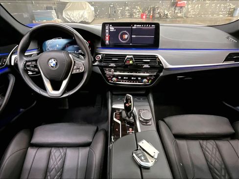 Used 2023 BMW 530i w/ Convenience Package RWD image 17