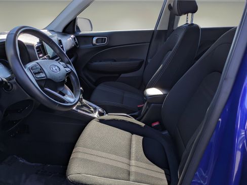 Used 2025 Hyundai Venue SEL FWD image 17
