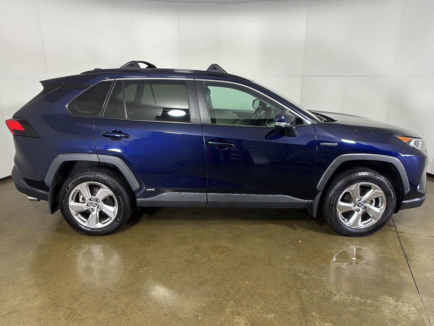 Used 2021 Toyota RAV4 XLE Premium AWD/4WD image 7