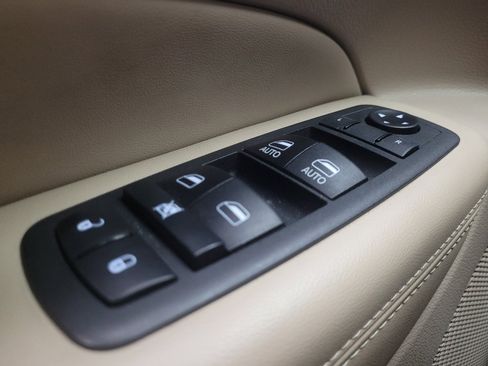 Used 2019 Jeep Grand Cherokee Laredo w/ Security & Convenience Group image 27