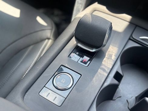 Used 2025 Land Rover Discovery Dynamic SE AWD/4WD image 9