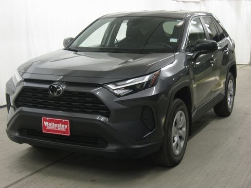 Used 2024 Toyota RAV4 LE image 21