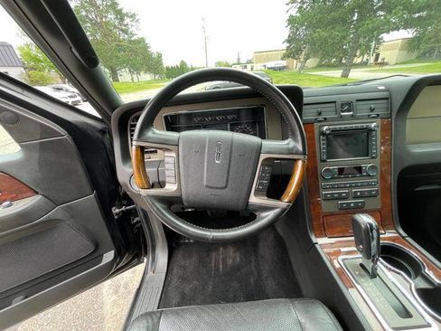 Used 2012 Lincoln Navigator 4WD image 35