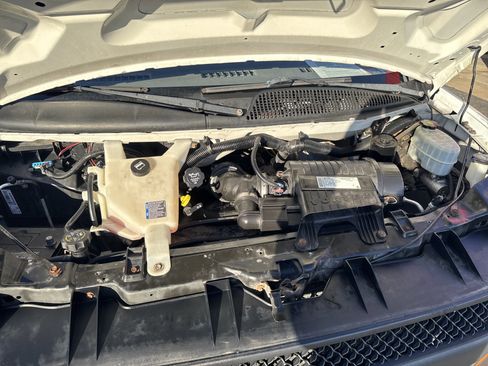 Used 2009 Chevrolet Express 2500 image 16