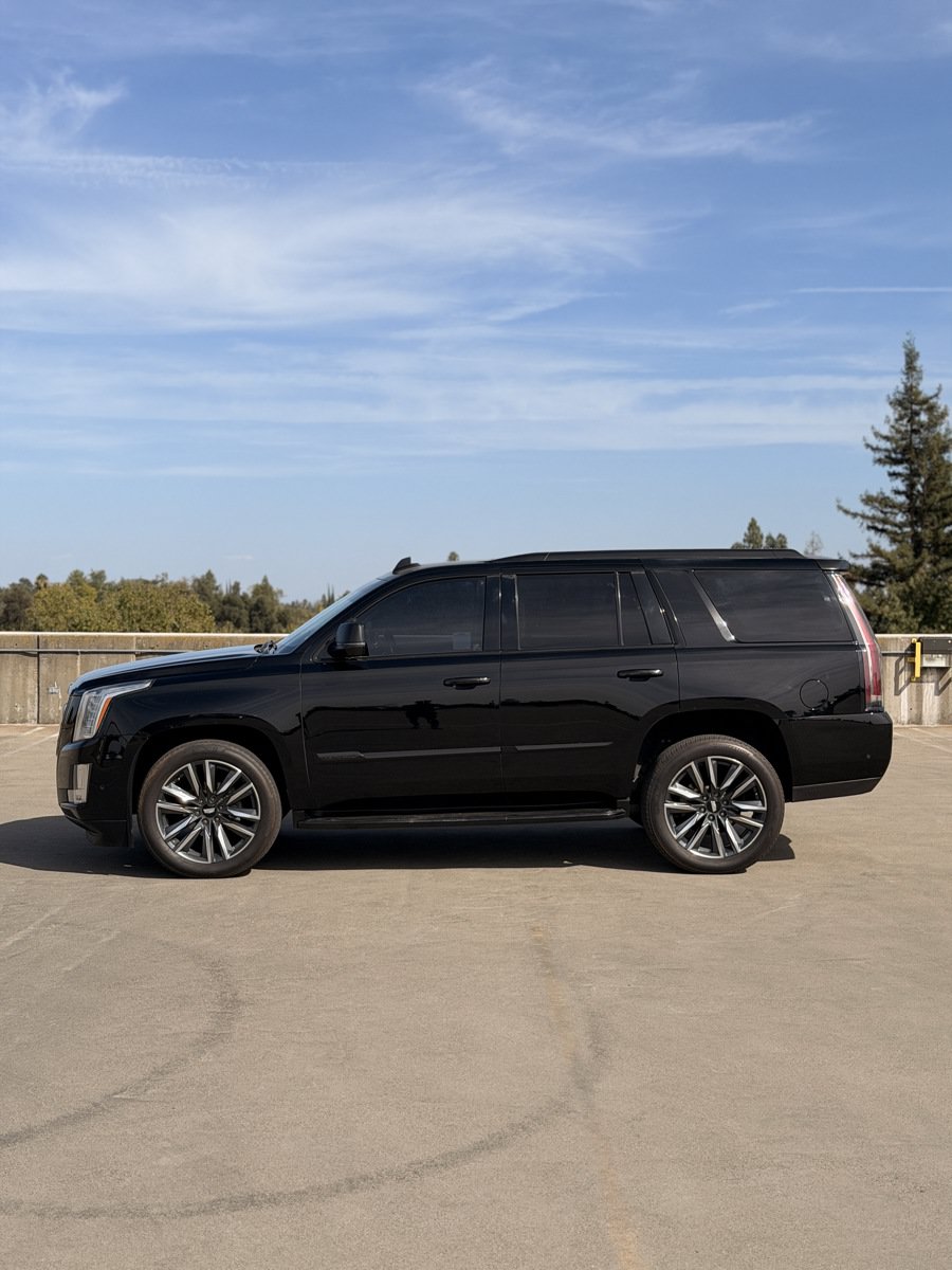 Used 2017 Cadillac Escalade Luxury AWD/4WD image 2