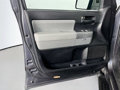 Used 2019 Toyota Sequoia SR5 AWD/4WD image 27