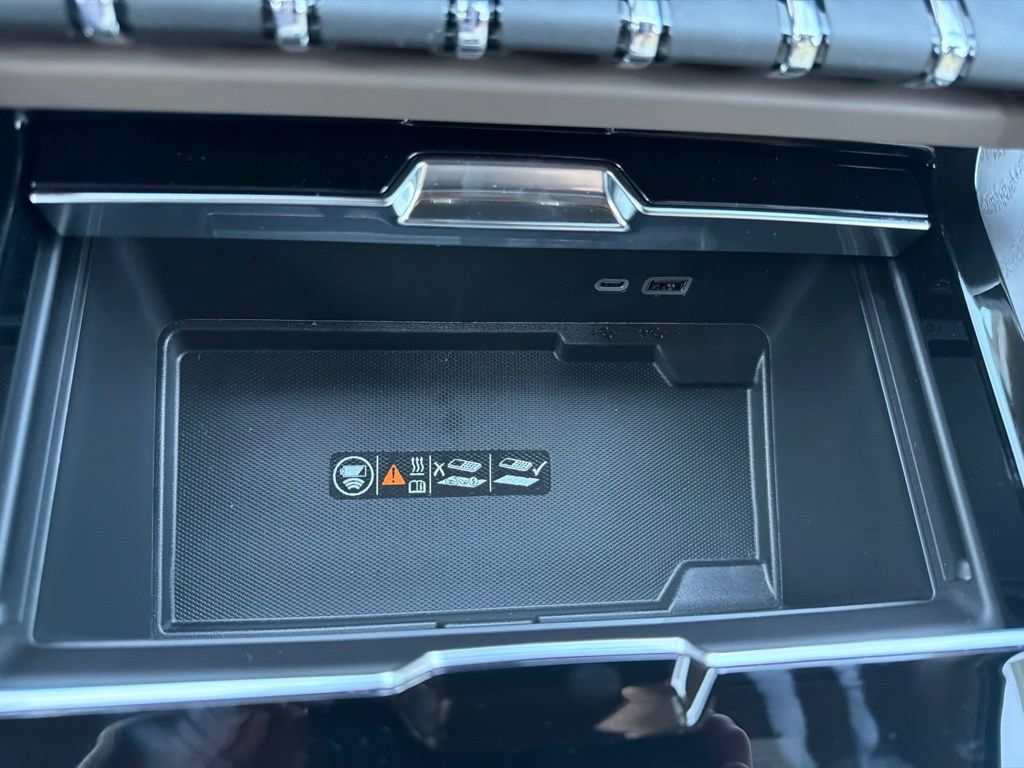 New 2026 GMC Yukon Denali w/ Denali Reserve Package AWD/4WD image 24