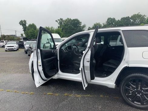 Used 2022 Jeep Grand Cherokee Laredo X AWD/4WD image 17