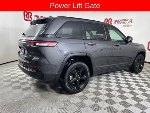 Used 2024 Jeep Grand Cherokee Limited w/ Black Appearance Package RWD image 9