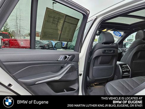 Used 2023 BMW X5 xDrive40i AWD/4WD image 19