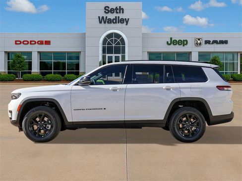 New 2025 Jeep Grand Cherokee L Altitude image 4
