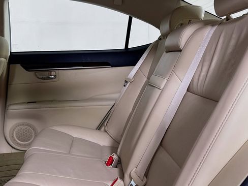 Used 2015 Lexus ES 350 w/ Luxury Package FWD image 9