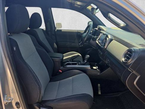 Used 2020 Toyota Tacoma TRD Sport w/ Technology Package RWD image 18