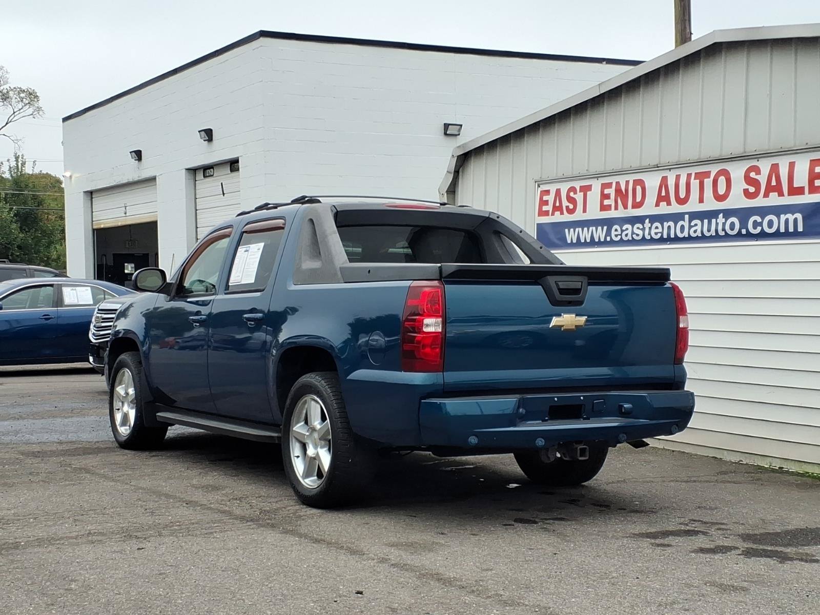 Used 2007 Chevrolet Avalanche LTZ w/ LTZ Preferred Equipment Group AWD/4WD image 3