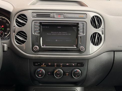Used 2017 Volkswagen Tiguan Sport image 30