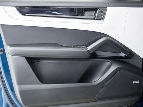 Certified 2025 Porsche Cayenne Coupe w/ Premium Package Plus image 6