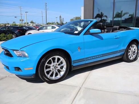 Used 2010 Ford Mustang Convertible image 39